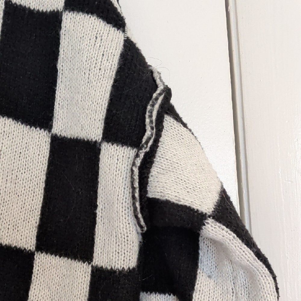 Black and White Checkered Cardigan - Picture 3 of 4